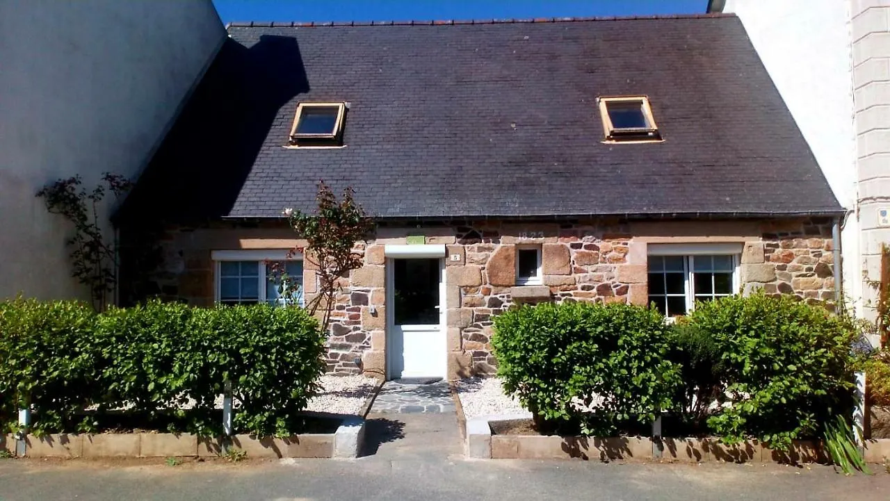 Ty Jeanne, le charme de la pierre au coeur du village Plougasnou France